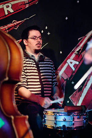 TG042411_12